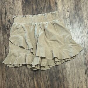 Khaki women’s ruffle shorts